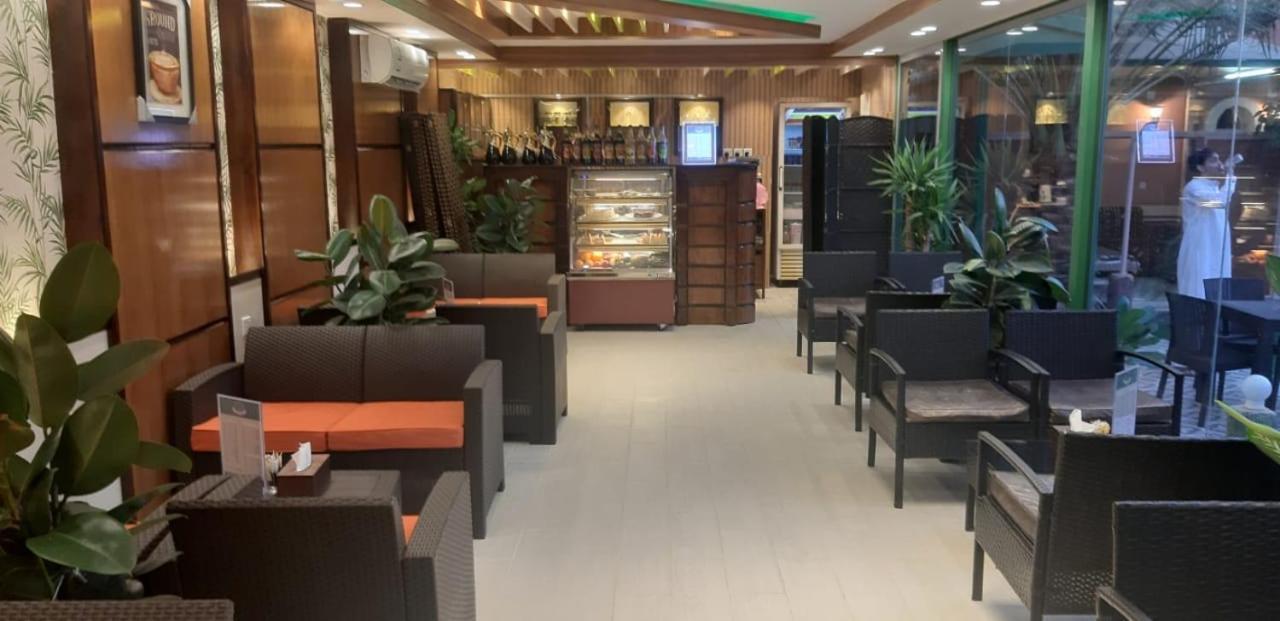 فندق ادوماتو Adomato Hotel Dawmat al-Jandal Exterior foto